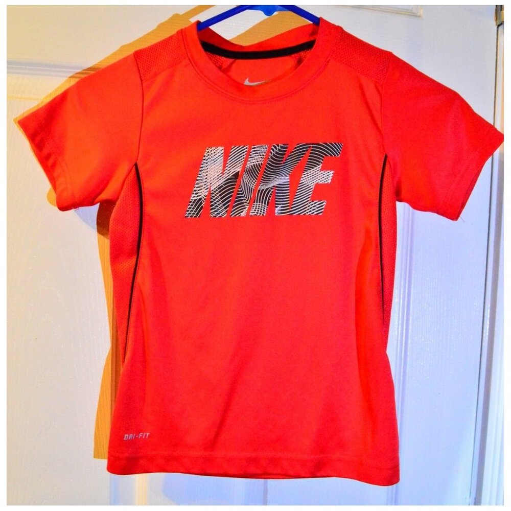 NIKE Logo Dri-Fit Athletic Unisex T-Shirt Child Size 7 (L) Short Sleeve Red